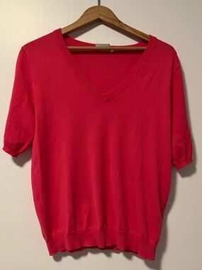Women’s Short Sleeve V-Neck Knit Tee in Bright Pink